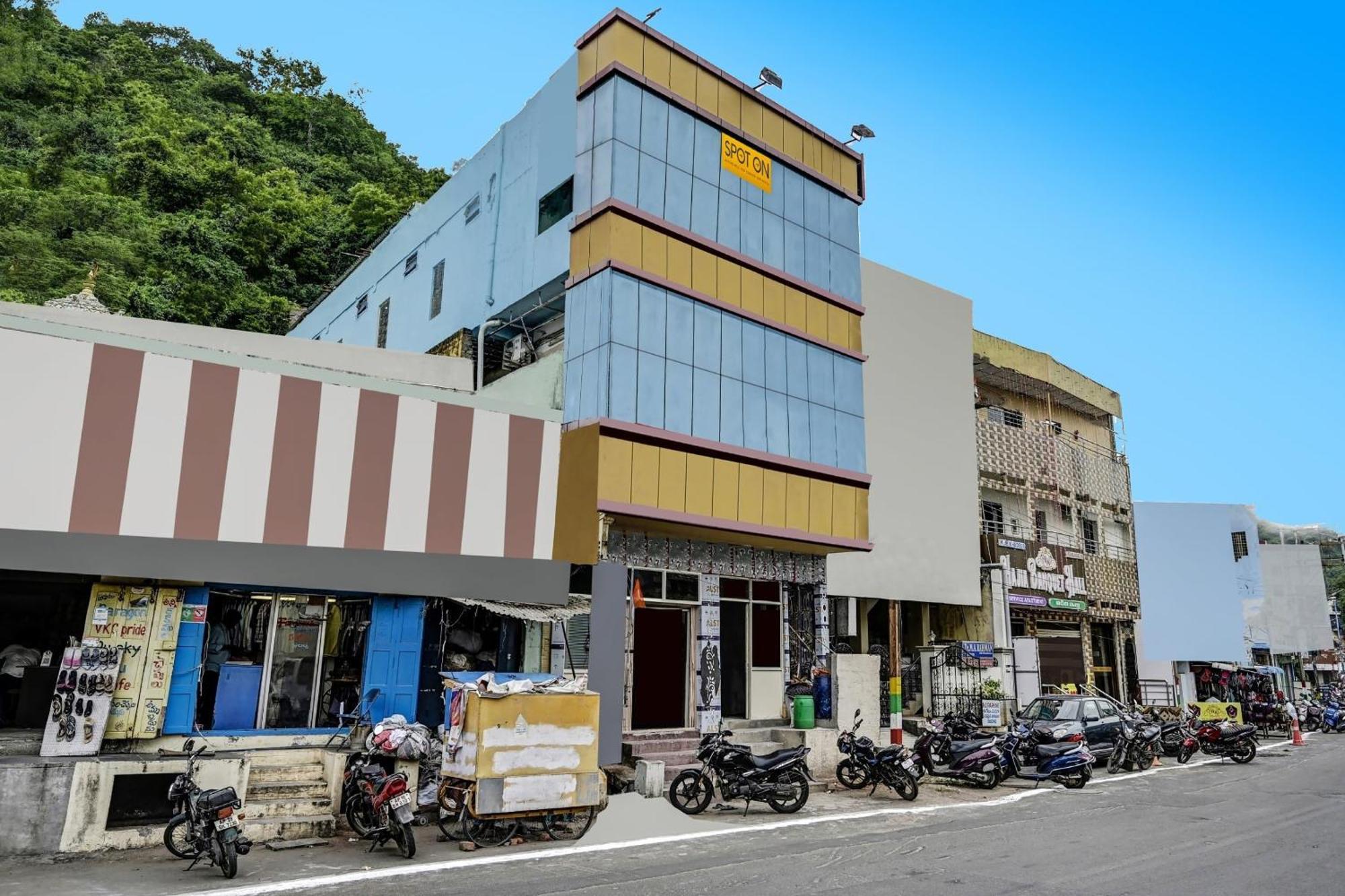 Spot On Svr Grand Hotel Vijayawada Ngoại thất bức ảnh