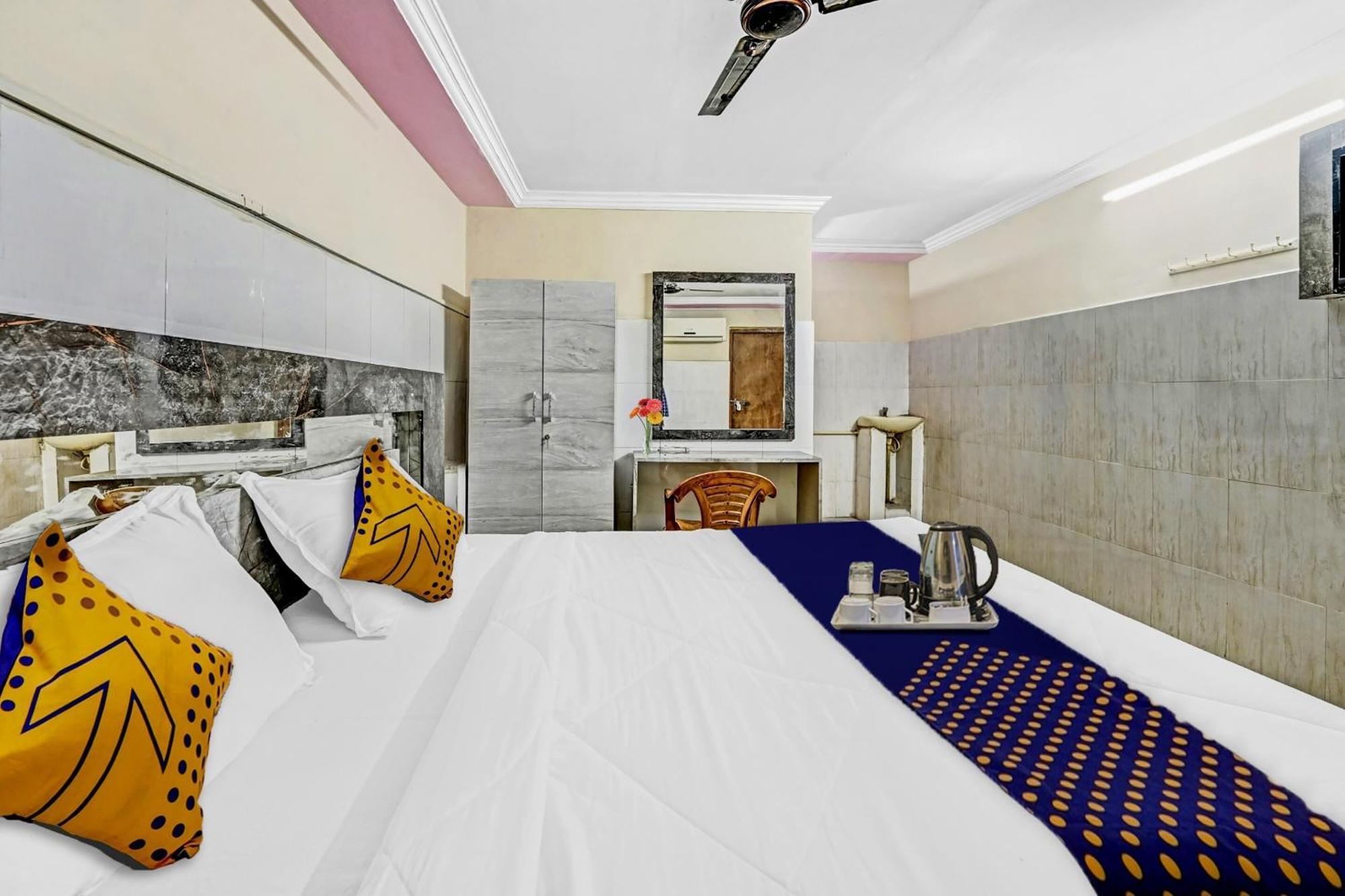 Spot On Svr Grand Hotel Vijayawada Ngoại thất bức ảnh