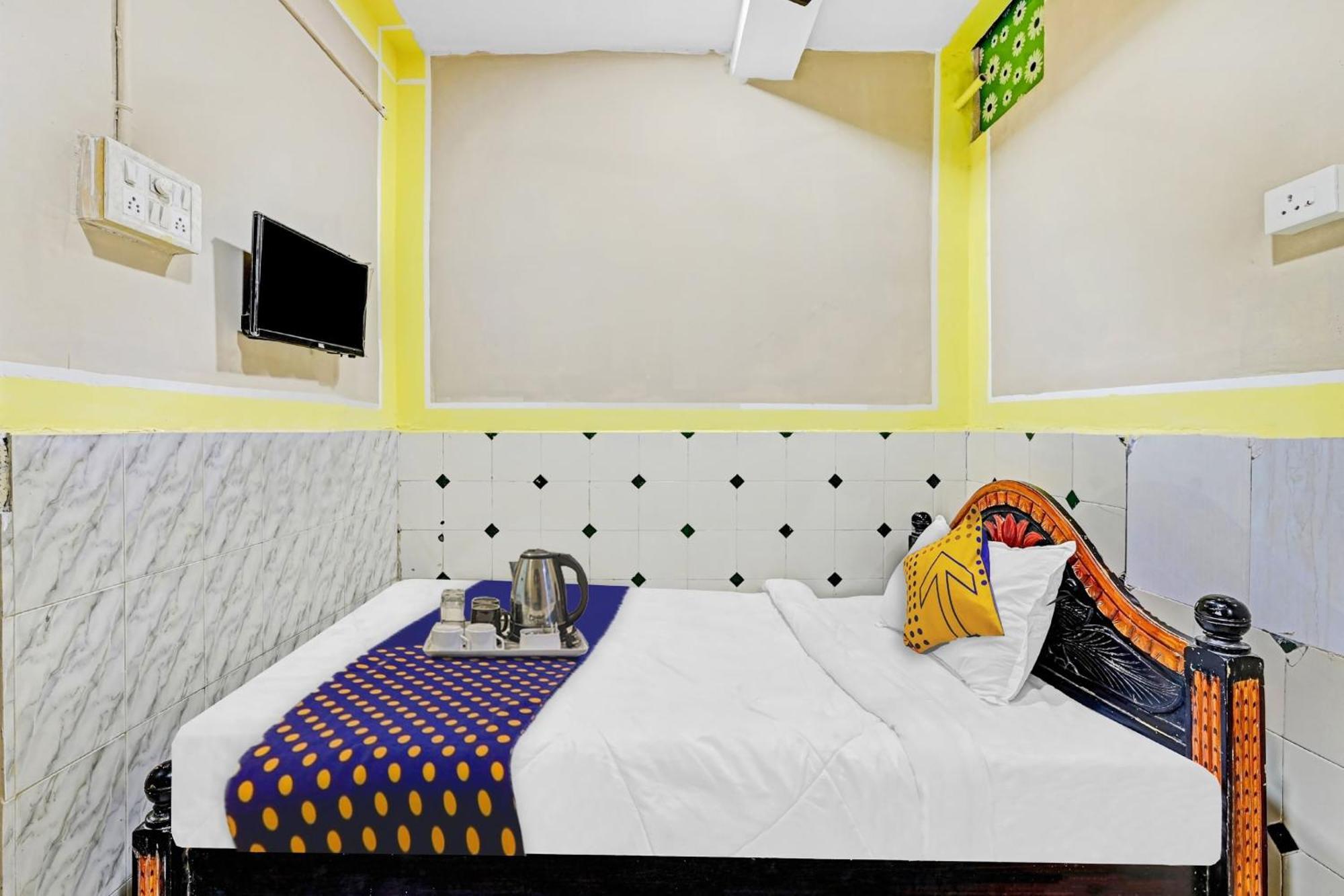 Spot On Svr Grand Hotel Vijayawada Ngoại thất bức ảnh